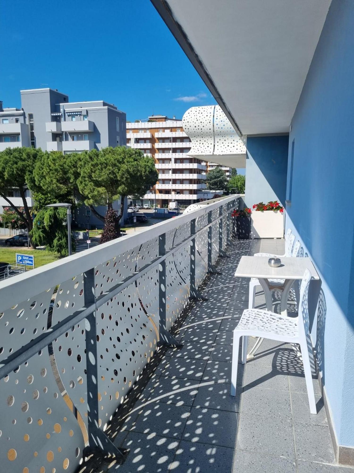Appart-Hotel Holiday Lignano Sabbiadoro Kültér fotó